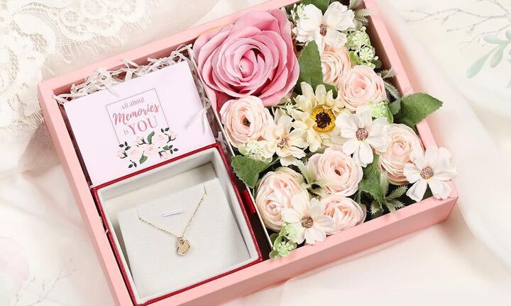 300.000 đồng mua được quà gì nhân ngày Quốc tế Phụ nữ 8/3?