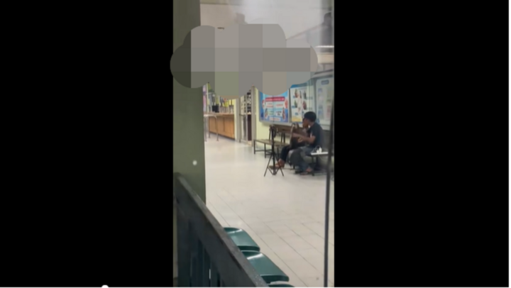 Chờ vợ sinh, người đàn ông nhận “mưa lời khen” vì hành động ý nghĩa