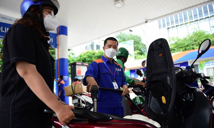 Giá xăng dầu đồng loạt giảm mạnh trong chiều nay (6/3)