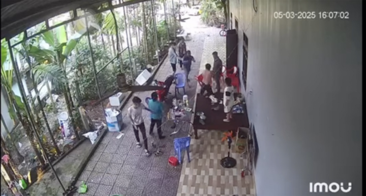 Xác minh vụ nhóm người cầm vật giống súng vào nhà dân dọa bắn ở Quảng Ngãi