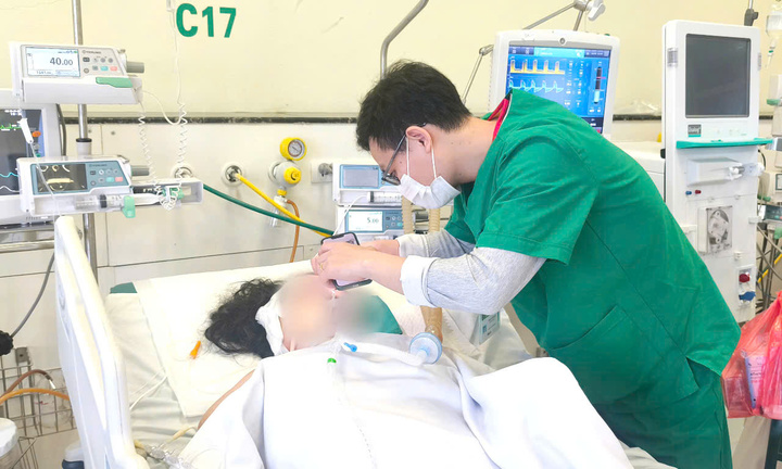 Người phụ nữ 66 tuổi phải mổ não khẩn cấp do thói quen nhiều người mắc