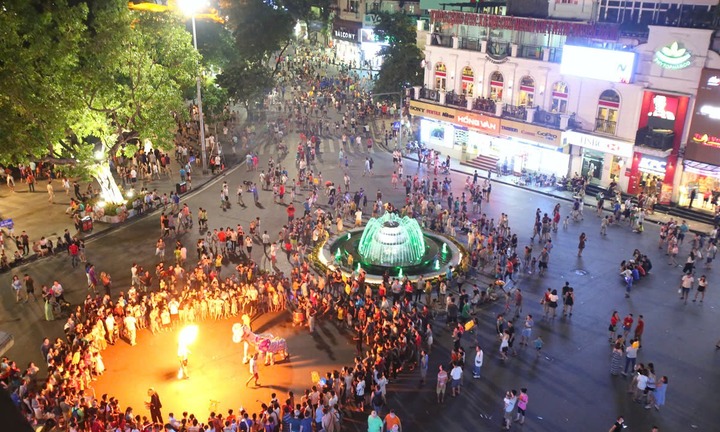 Hà Nội điều chỉnh thời gian hoạt động tại phố đi bộ hồ Hoàn Kiếm