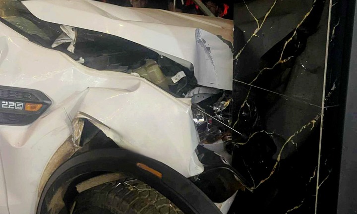 Tai nạn giao thông ở Đắk Lắk: Xe bán tải lao vào cổng gia đình tổ chức đám cưới, 2 người thương vong