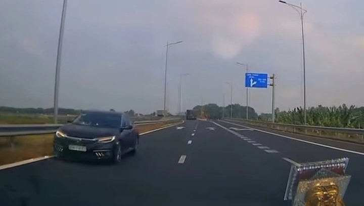 Xác minh clip ô tô lao ngược chiều trên đường dẫn cao tốc Phan Thiết - Dầu Giây