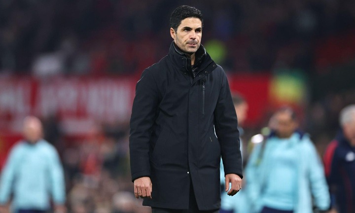HLV Arteta bất ngờ bỏ dở phỏng vấn sau trận hòa với Man Utd