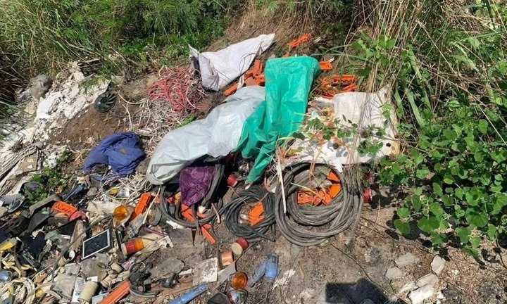 Bàng hoàng phát hiện thi thể người đàn ông bên lề đường, kẻ thủ ác bại lộ vì điều không ngờ