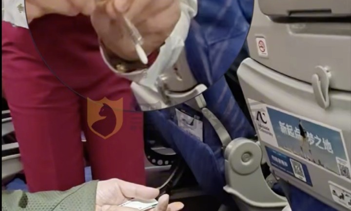 Hành khách trầm cảm sau khi bị “vật nhọn bí ẩn” ở ghế máy bay đâm trúng 