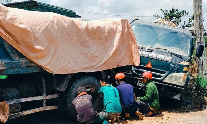 Clip: Hiện trường vụ tai nạn liên hoàn giữa 4 ô tô, tài xế tử vong thương tâm