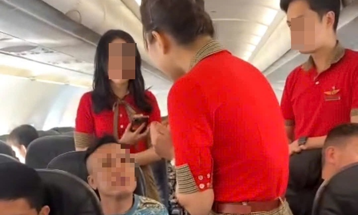 Tự ý đổi ghế trên máy bay, nam hành khách bị phạt 2 triệu đồng