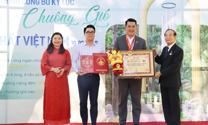 TTC World - Tà Cú công bố kỷ lục Tháp chuông gió lớn nhất Việt Nam