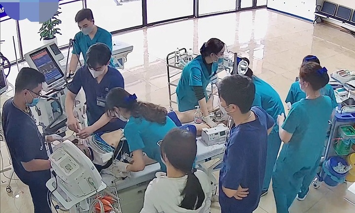 Đang trộn xi măng, nam thanh niên 22 tuổi bị điện giật ngừng tim, ngừng thở