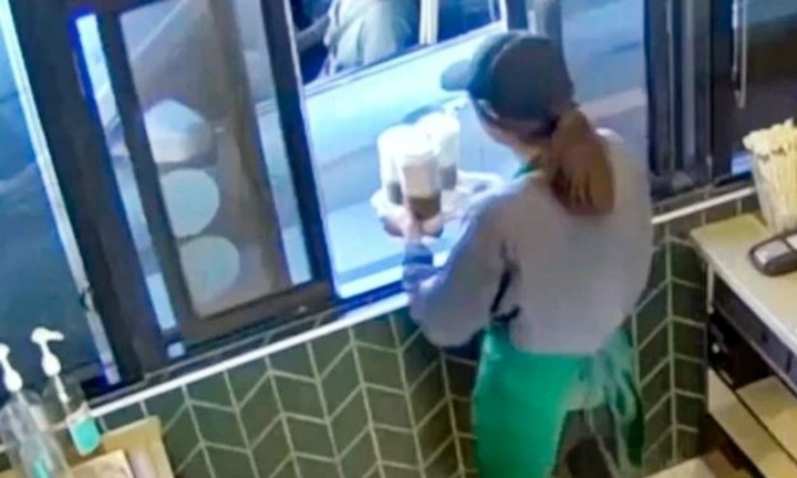 Người giao hàng được bồi thường 1,27 nghìn tỷ đồng vì bị đổ trà nóng lên người