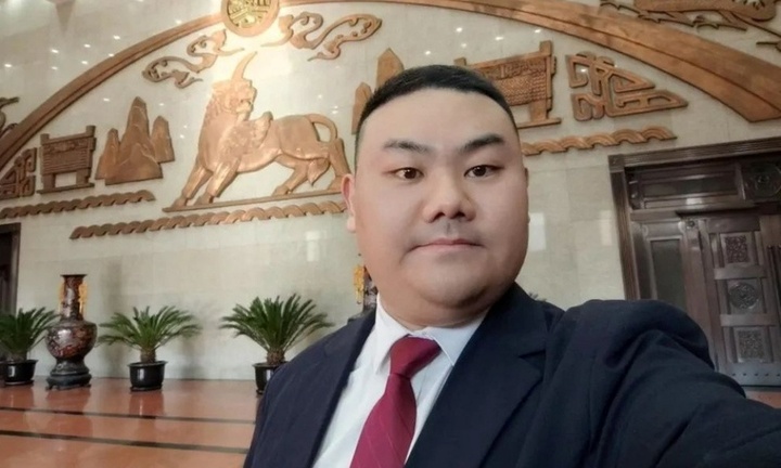 Bảo vệ Đại học Bắc Kinh trở thành luật sư sau 10 năm tự học