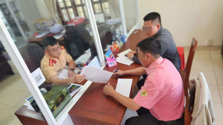 Tin pháp luật nổi bật 24h qua: Xử phạt tài xế xe khách vượt ẩu trên đèo Bảo Lộc