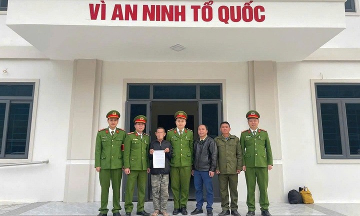 Công an xã giúp cụ ông ở Nghệ An đi lạc gần 160km về nhà