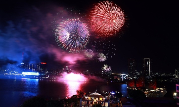 TP.HCM đề xuất bắn pháo hoa liên tục vào thứ 7 hàng tuần chào mừng 30/4