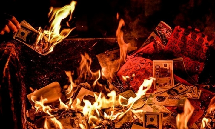 Bi hài sập bẫy online 