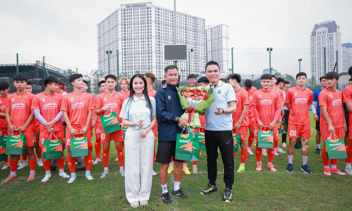 Herbalife Việt Nam đồng hành cùng các Đội Tuyển Bóng Đá Quốc Gia VN chuẩn bị cho mùa giải mới 2025