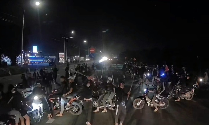 Khánh Hòa: Triệu tập 71 thanh niên cầm dao, mã tấu và tuýp sắt hỗn chiến trên quốc lộ 1