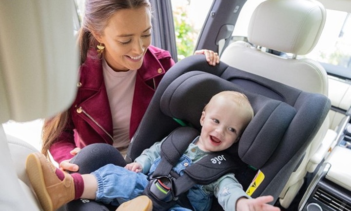 Thiếu ghế ngồi ôtô trẻ em, ba mẹ bị phạt đến 1 triệu đồng
