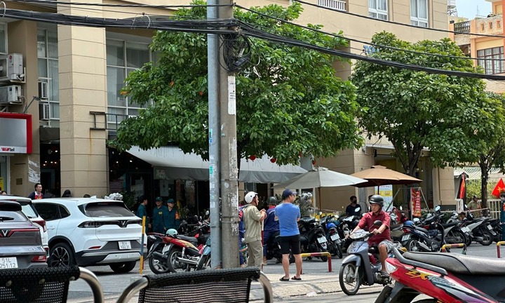 Hiện trường vụ bé trai tử vong, nghi rơi từ tầng 19 chung cư ở TP.HCM