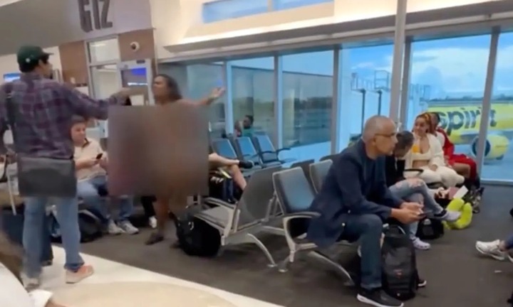 Mỹ: Cãi nhau với bạn trai, cô gái bất ngờ cởi phăng hết đồ giữa sân bay