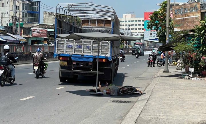 Tin tức tai nạn giao thông mới nhất ngày 4/4: Va chạm xe đầu kéo, người phụ nữ tử vong