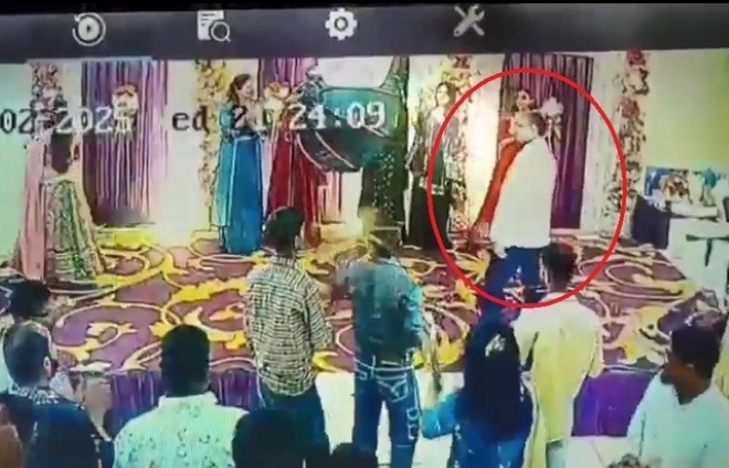 Clip: Xót xa chồng bất ngờ ngã ngục, tử vong trước mặt vợ ở lễ kỷ niệm ngày cưới