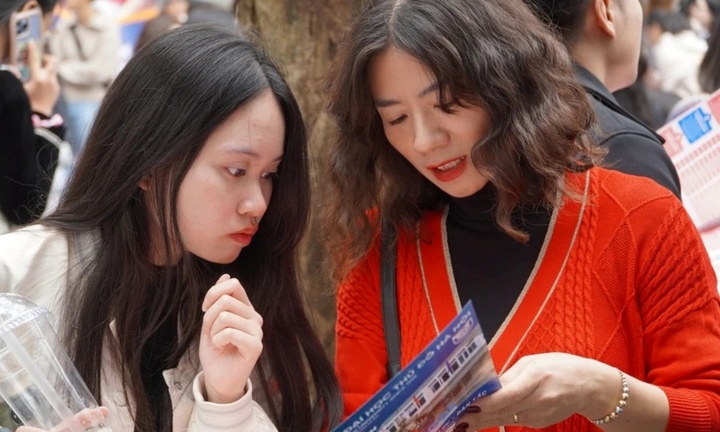 Tuyển sinh 2025: Bộ GD&ĐT sẽ ban hành khung quy đổi điểm trúng tuyển chung