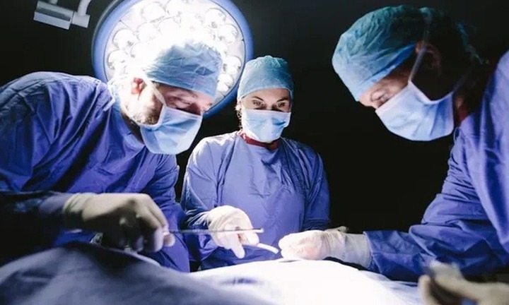 Hy hữu: Chàng trai bất ngờ quên tiếng mẹ đẻ sau ca phẫu thuật đầu gối