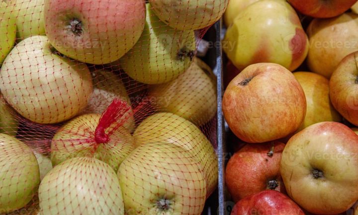 Vì sao trái cây ở siêu thị thường để trong túi lưới?