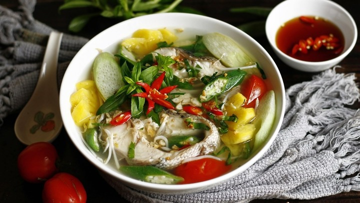 Tại sao nấu canh cá thường cho đồ chua?