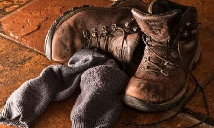 Người đàn ông bị nhiễm trùng phổi vì thói quen tưởng như vô hại với đôi tất