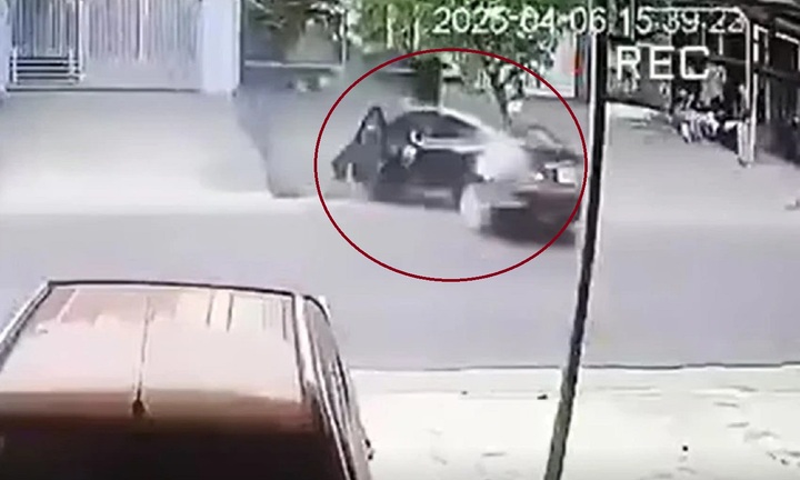 Vụ xe ô tô mất kiểm soát, chạy loạn xa, tông chết người ở Phú Yên: Camera ghi lại cảnh đáng sợ!