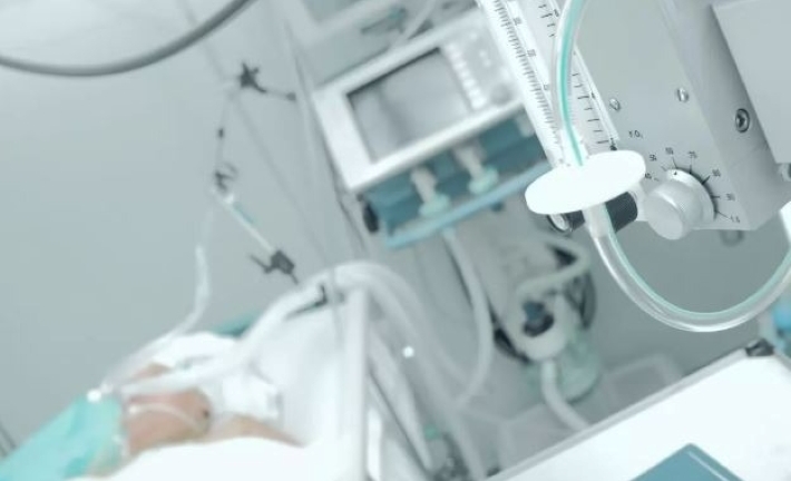 Định mệnh nghiệt ngã từ sai sót y khoa Đông-Tây: Bị cho thở bằng 