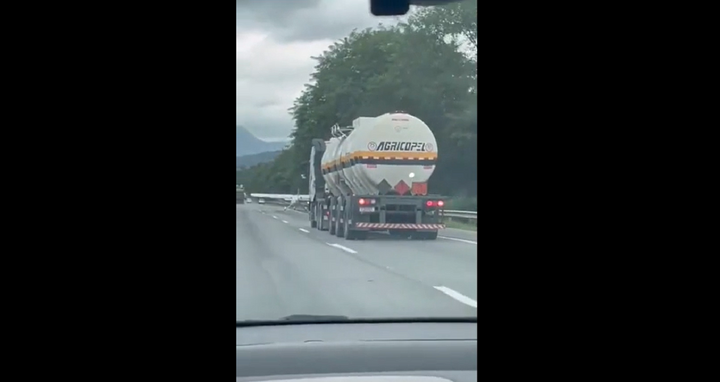 Clip: Nghẹt thở khoảnh khắc chiếc máy bay 