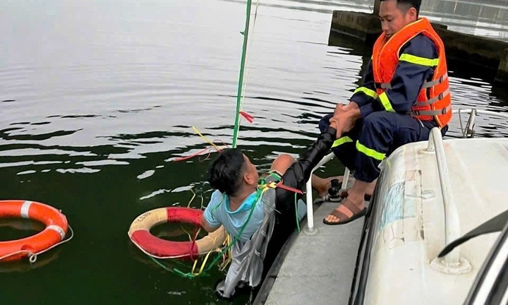 Tin tức thời sự hôm nay (10/4): Công an Huế cứu người đàn ông nhảy sông tự tử