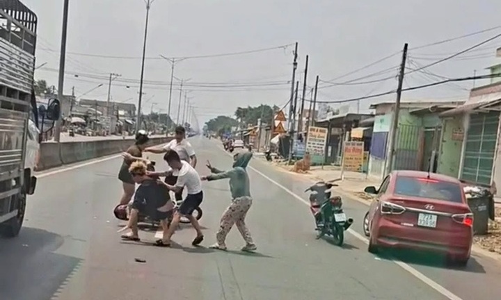Vụ 2 người đàn ông mặc áo trắng đánh gục người mặc áo đen ở Tây Ninh: Hé lộ nguyên nhân