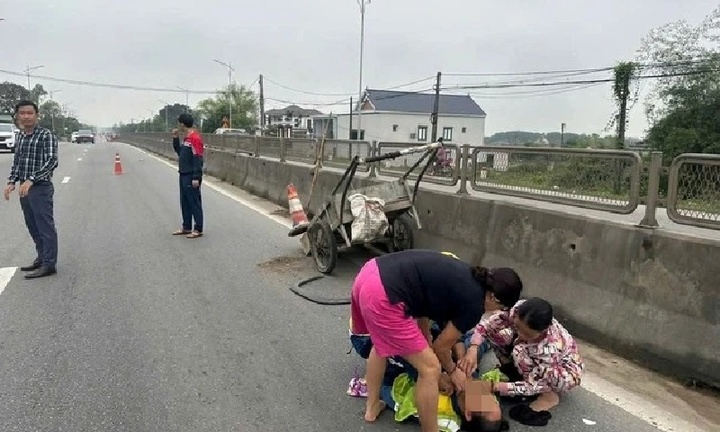 Tin tức tai nạn giao thông mới nhất ngày 10/4: Nữ công nhân bị ô tô tông trọng thương