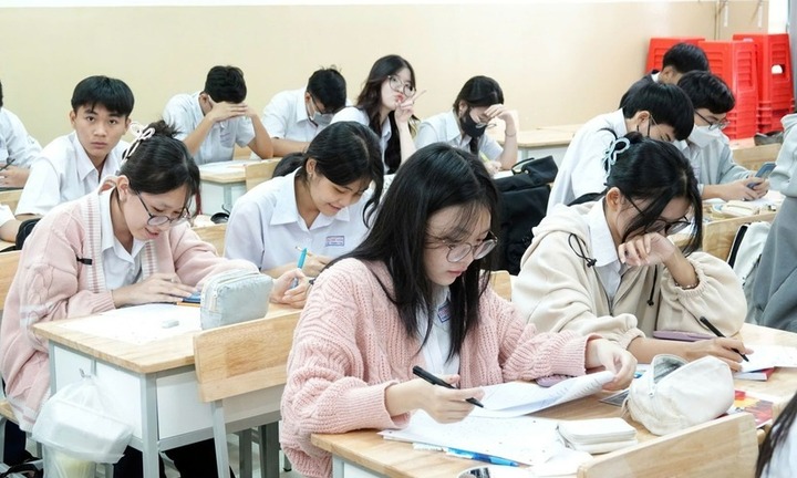 Thầy cô nói gì về phương án các trường THCS và THPT dạy 2 buổi/ngày?