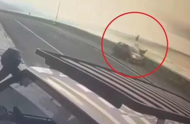 Clip: Tài xế say rượu lái ô tô 