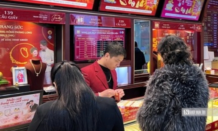 Vàng lập đỉnh mới: Nhà đầu tư chia sẻ 