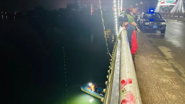 Vụ nam thanh niên bỏ lại áo, mũ và dép trên cầu rồi mất tích: Thi thể được tìm thấy ở đâu?