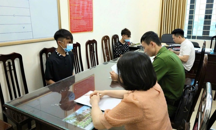 Tạm giữ 2 thiếu niên vác dao, chặn xe người đi đường cướp tài sản ở Nam Định