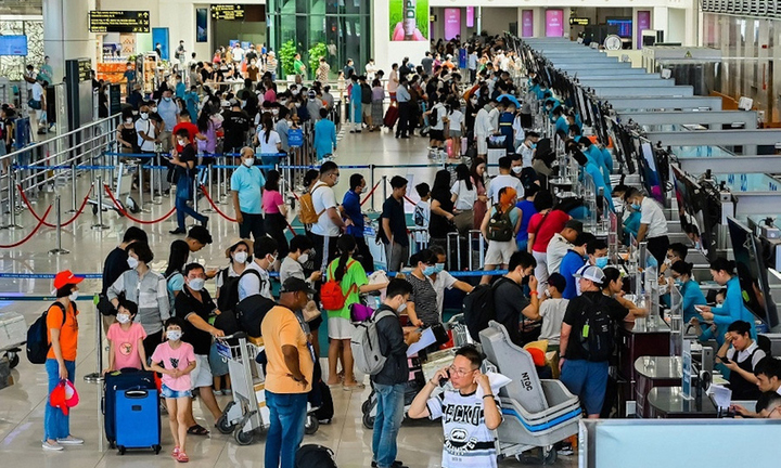 Vé bay dịp 30/4 đắt ngang Tết, cao nhất 4,5 triệu đồng