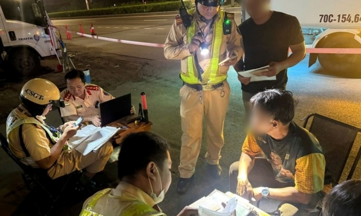 CSGT xử lý 7 ô tô vi phạm quy định về tốc độ ở cửa ngõ TP.HCM