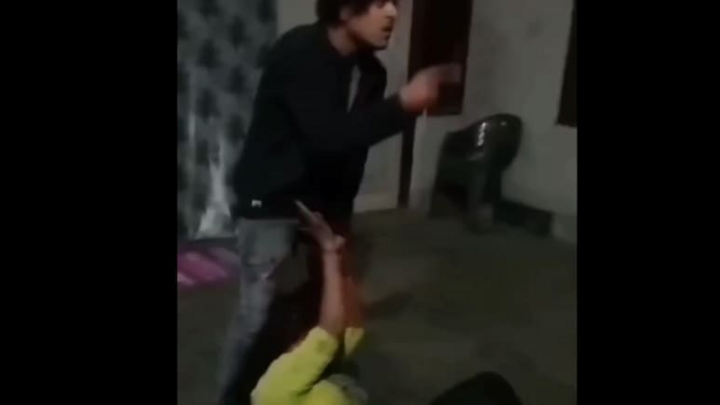 Bắt giữ gã chồng tấn công vợ bằng tua vít, túm tóc kéo lê trên sàn vì sinh con gái 