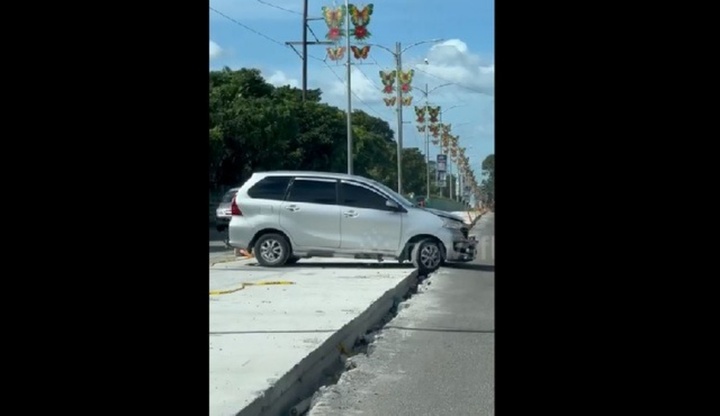 Clip: Cố tình quay đầu trên dải phân cách, ô tô 