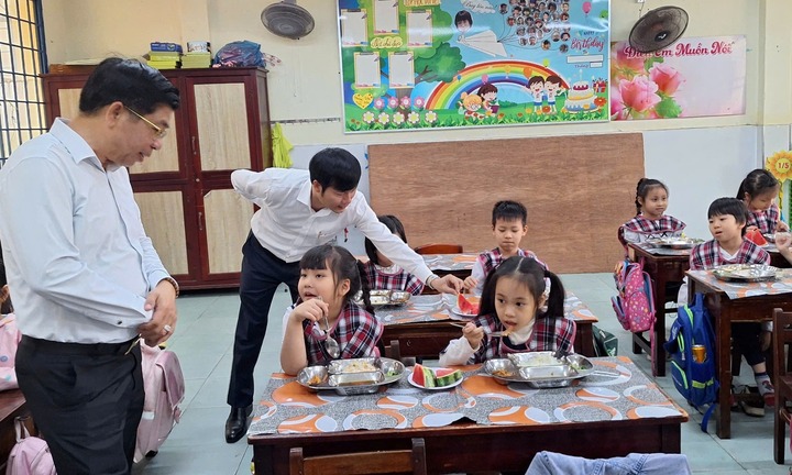 Đà Nẵng xôn xao suất ăn 