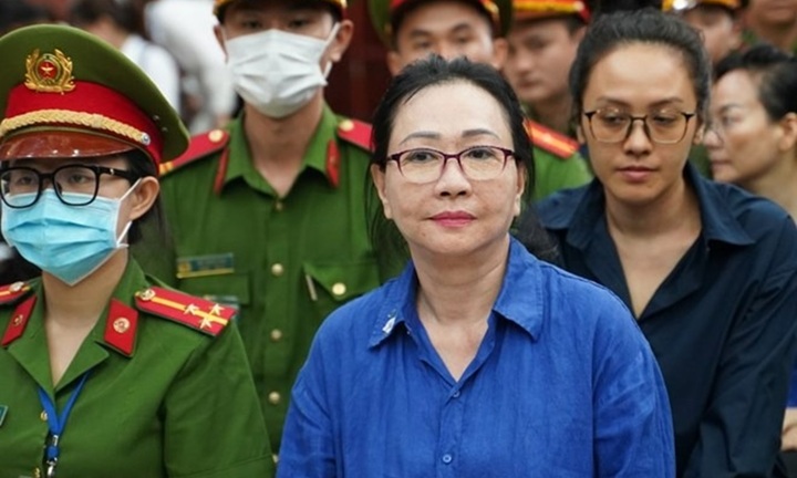 Nói lời sau cùng, bà Trương Mỹ Lan xin giảm nhẹ hình phạt cho chồng